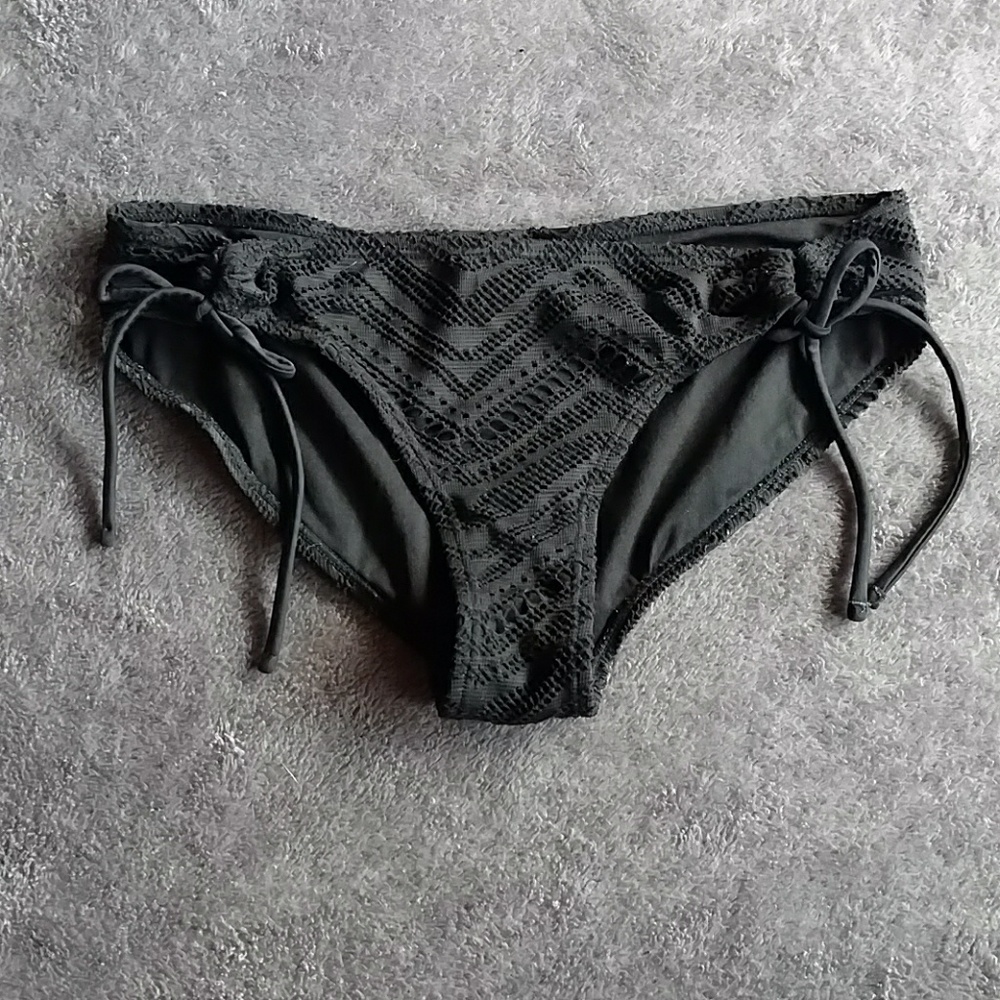 Black bikini bottoms